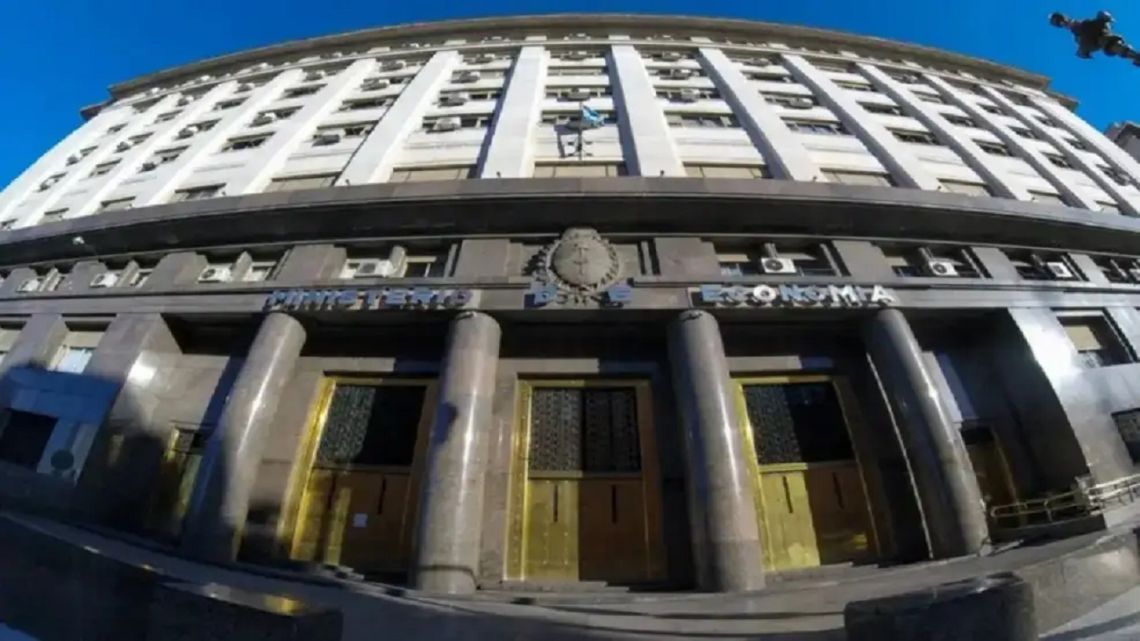 El Gobierno emitió US$101,2 millones del BONAR 2027 a una TIREA de 5,59%