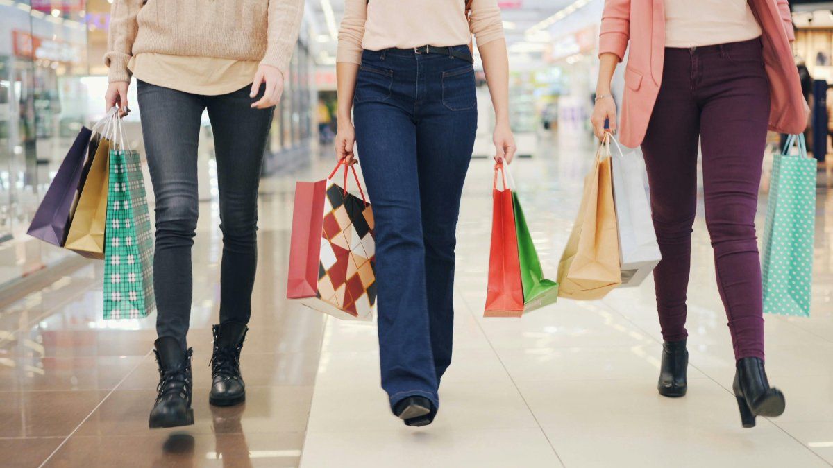 Consejos para rendir los dólares en Estados Unidos: claves para no gastar de más