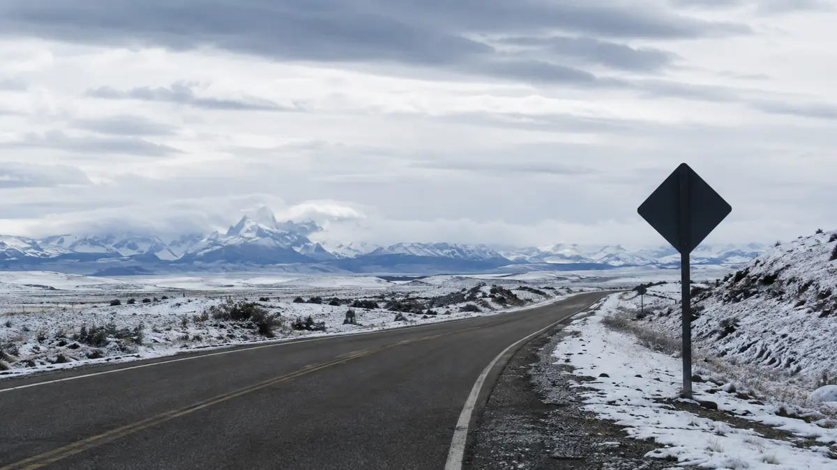 Ruta patagónica en Tierra del Fuego durante el invierno
