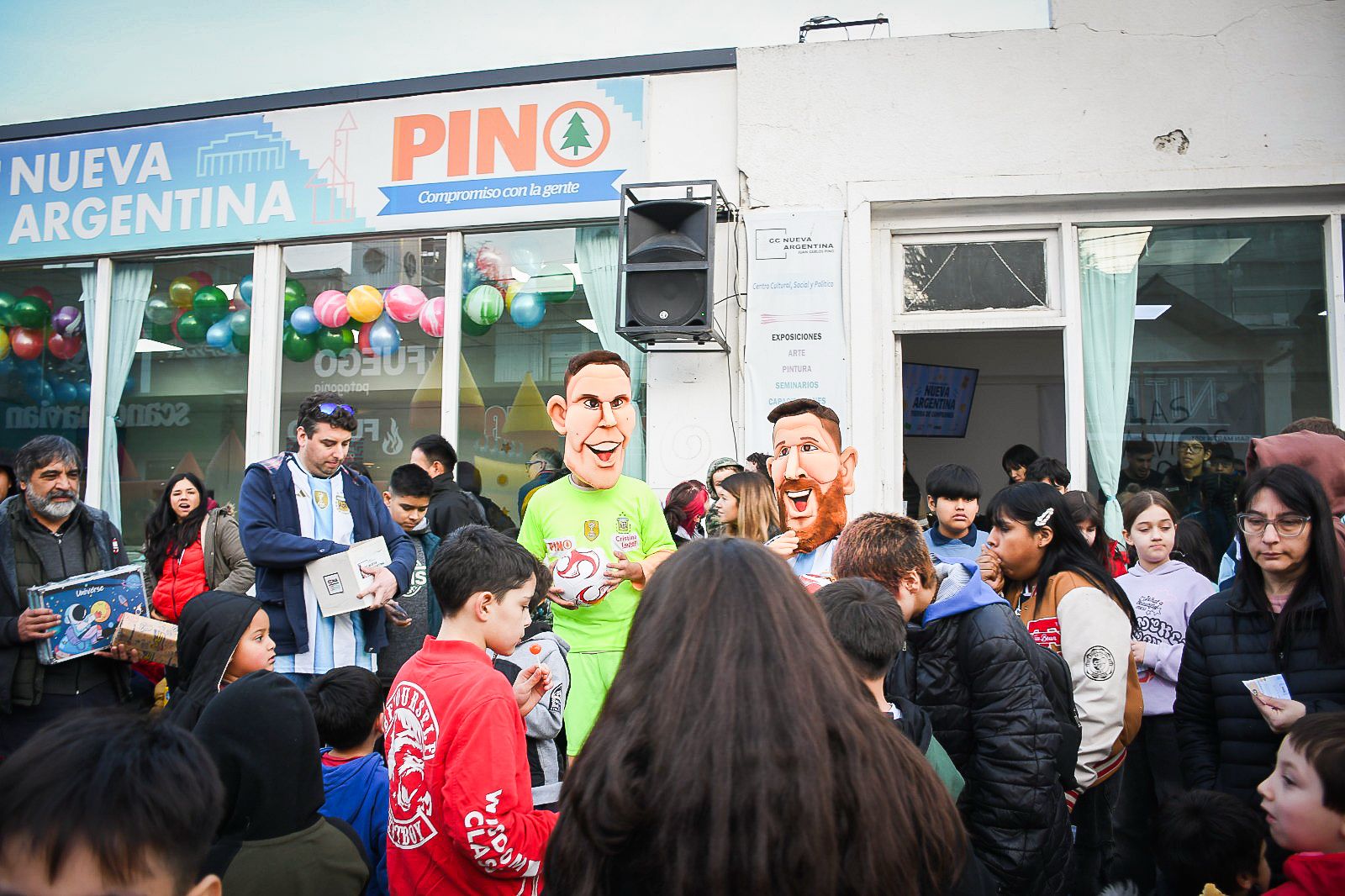 Cientos de familias festejaron el Mes de las Infancias en el CCNA de Ushuaia