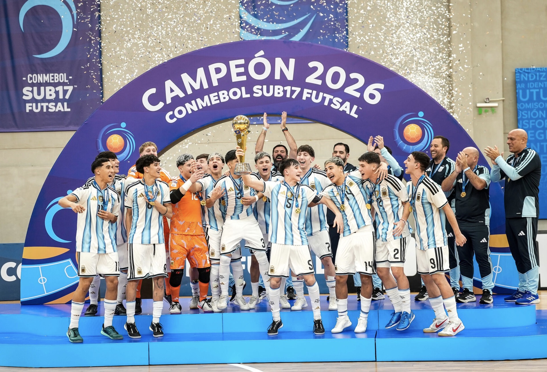Coco López y Lisi Velásquez, campeones sudamericanos con la Sub 17 de Futsal