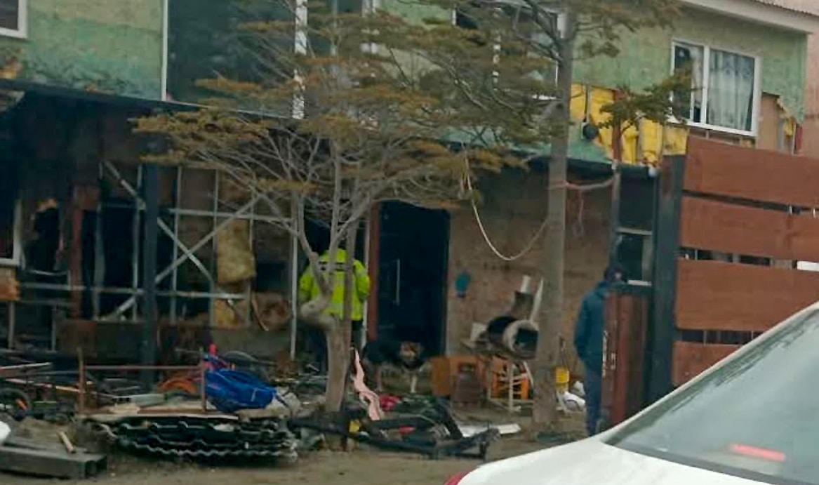 Incendio en vivienda de Ushuaia: vecinos contuvieron las llamas hasta la llegada de los bomberos