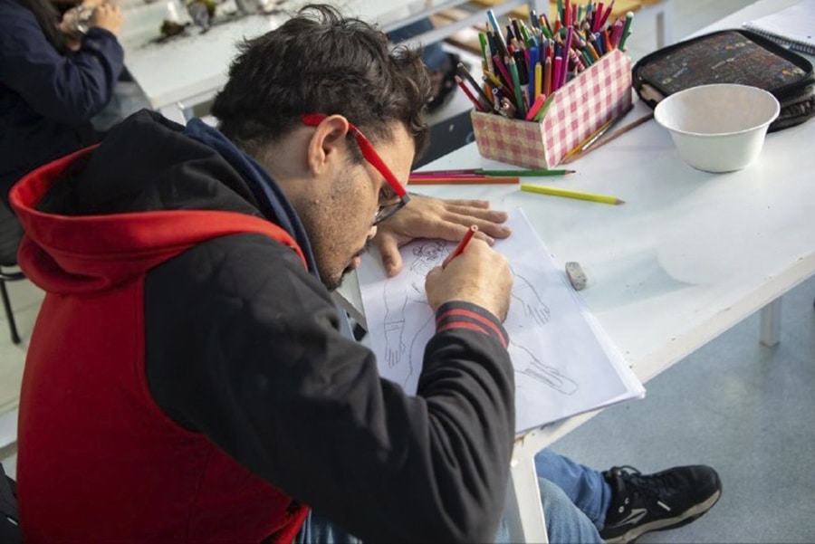 Talleres gratuitos en la Casa de Jóvenes de Río Grande: arte, música y recreación para todas las edades