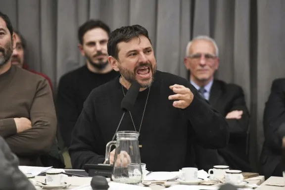 Grabois insultó a los libertarios y Zapata dio por terminado el plenario en medio de un escándalo