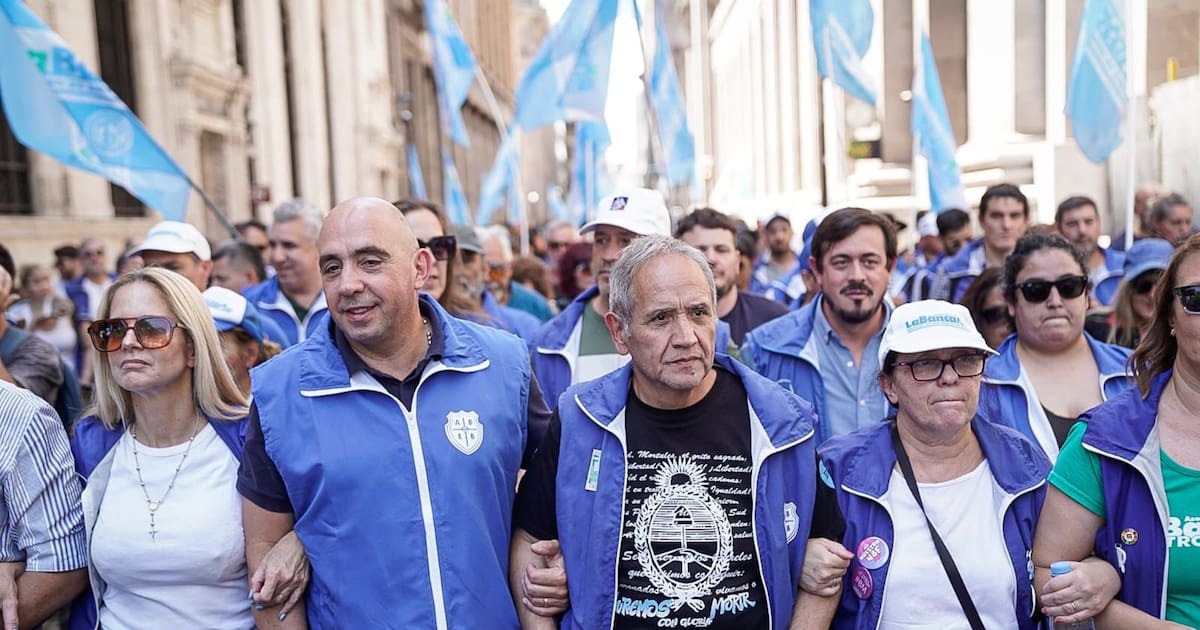 Paritaria bancaria: nuevo aumento del 2,1% en julio y salario inicial supera los $2,5 millones