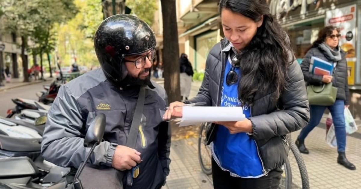 Censo a repartidores rosarinos: el 70% usa moto y más de la mitad son hombres jóvenes