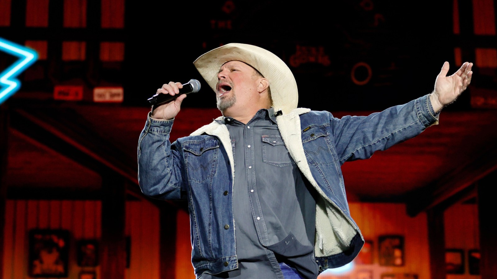 Garth Brooks, Kelly Clarkson y Willie Nelson encabezan el Stagecoach 2027