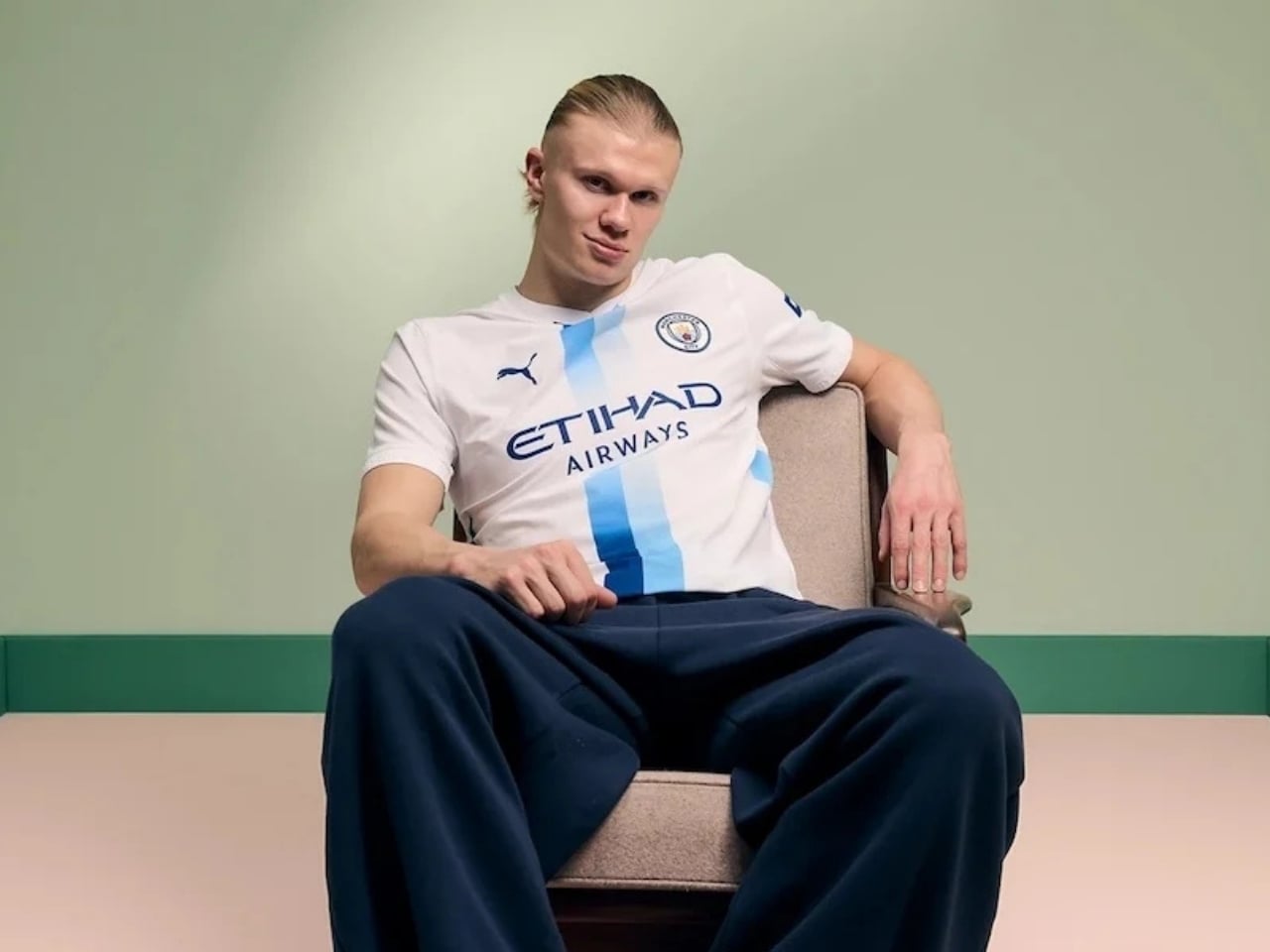 Un hincha diseñó la tercera camiseta del Manchester City usando la IA de Puma