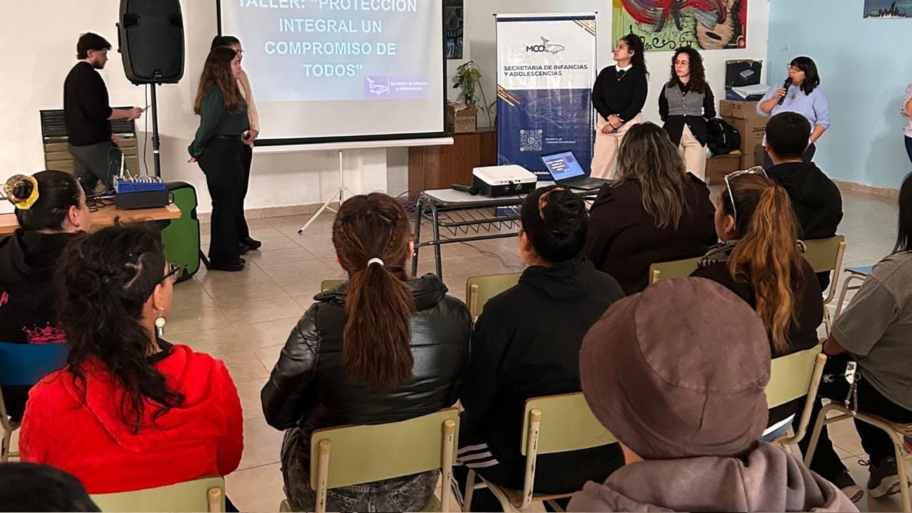 Capacitan a personal del CIJ 3 de Febrero en protección de derechos de niños y adolescentes